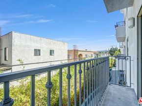 5232 Satsuma Avenue 202, North Hollywood CA 91601