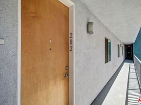 5232 Satsuma Avenue 202, North Hollywood CA 91601
