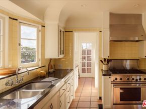 2439 Ronda Vista Drive, Los Angeles CA 90027