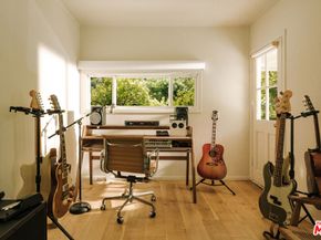 2610 Mandeville Canyon Road, Los Angeles CA 90049