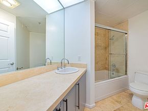 620 S Gramercy Place 415, Los Angeles CA 90005