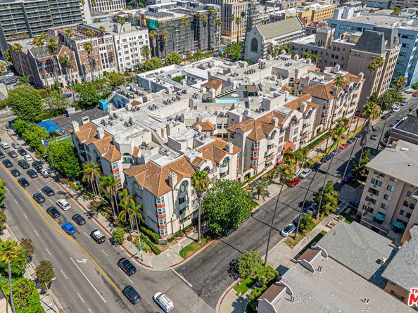 620 S Gramercy Place 415, Los Angeles CA 90005