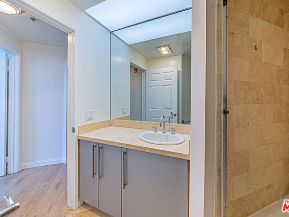 620 S Gramercy Place 415, Los Angeles CA 90005