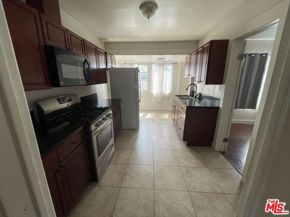 2320 W 25th Street, Los Angeles CA 90018