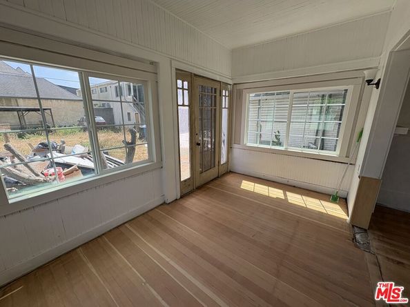 2320 W 25th Street, Los Angeles CA 90018