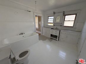 2320 W 25th Street, Los Angeles CA 90018