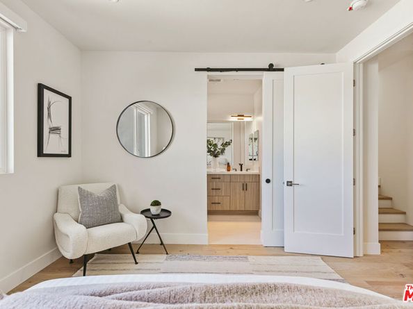 3218 S Barrington Avenue, Los Angeles CA 90066