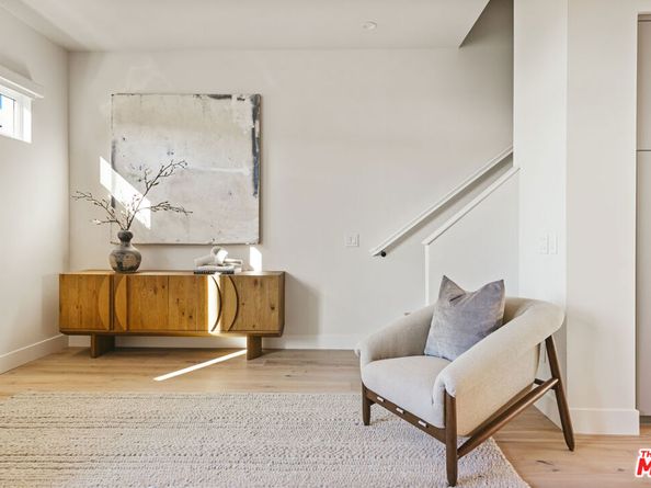 3218 S Barrington Avenue, Los Angeles CA 90066