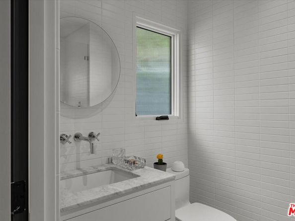 4934 La Roda Avenue, Los Angeles CA 90041