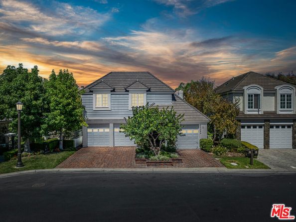 19382 Woodlands Drive, Huntington Beach CA 92648