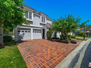 19382 Woodlands Drive, Huntington Beach CA 92648