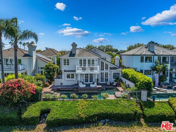 19382 Woodlands Drive, Huntington Beach CA 92648