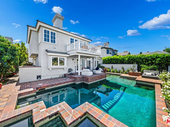 19382 Woodlands Drive, Huntington Beach CA 92648