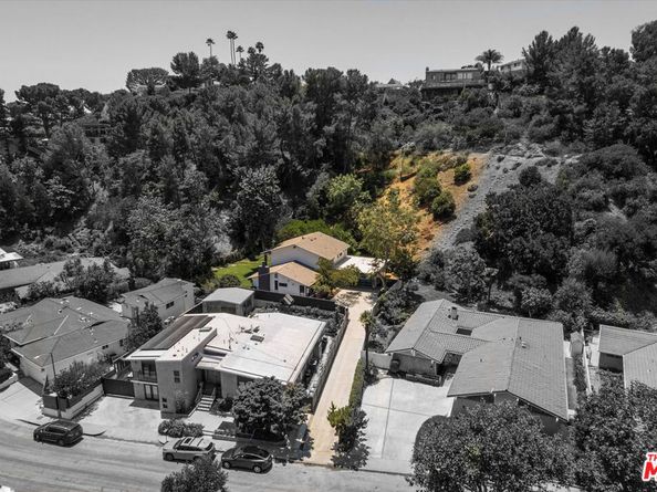 2313 Banyan Drive, Los Angeles CA 90049