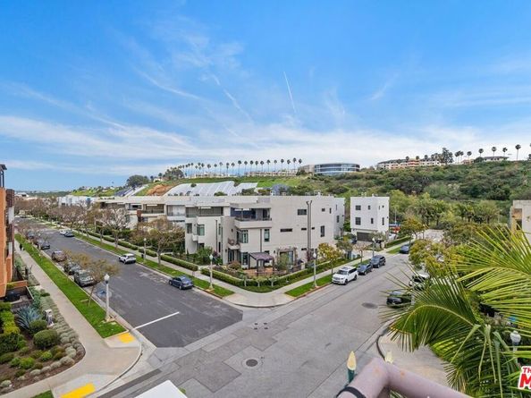 6099 S Seabluff Drive, Los Angeles CA 90094