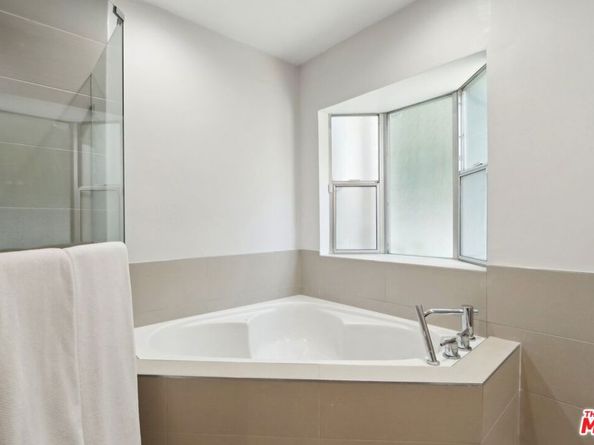 15539 Hamner Drive, Los Angeles CA 90077
