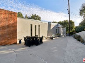 15539 Hamner Drive, Los Angeles CA 90077