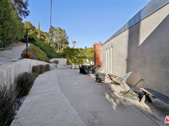 15539 Hamner Drive, Los Angeles CA 90077