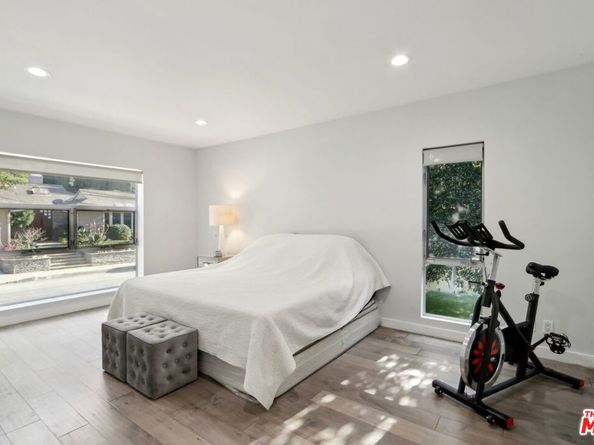 15539 Hamner Drive, Los Angeles CA 90077