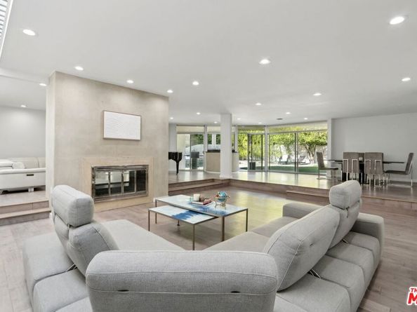 15539 Hamner Drive, Los Angeles CA 90077