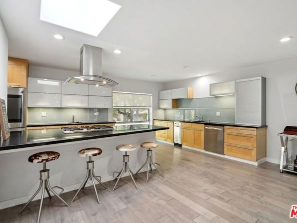 15539 Hamner Drive, Los Angeles CA 90077