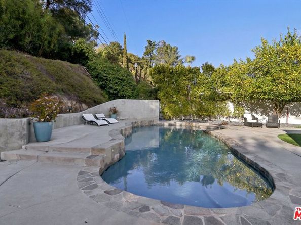 15539 Hamner Drive, Los Angeles CA 90077