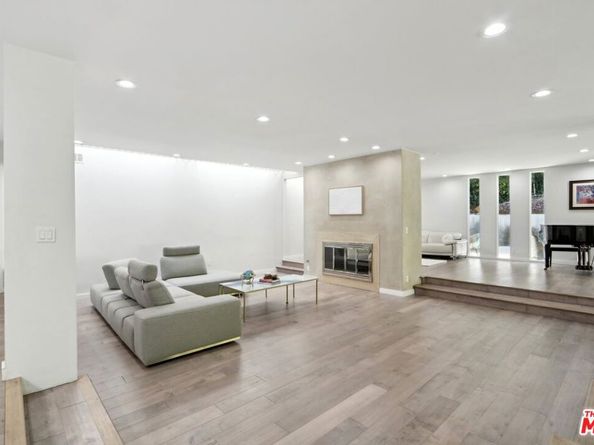 15539 Hamner Drive, Los Angeles CA 90077
