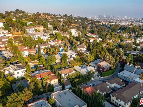 2446 Cheremoya Avenue, Los Angeles CA 90068