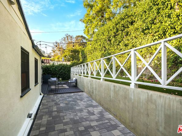 2446 Cheremoya Avenue, Los Angeles CA 90068