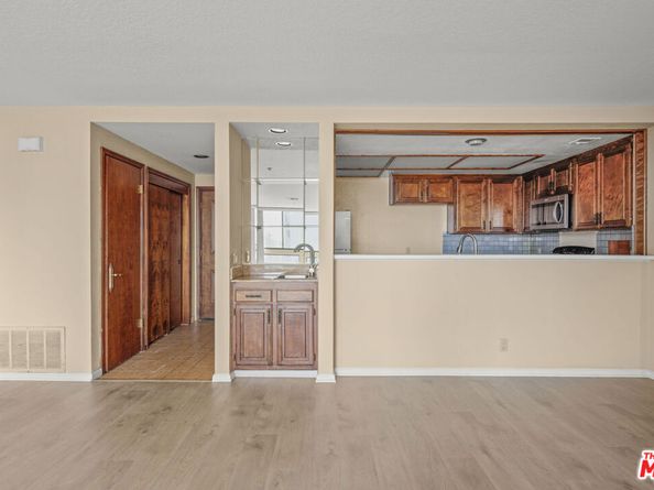 880 W 1st St 304, Los Angeles CA 90012
