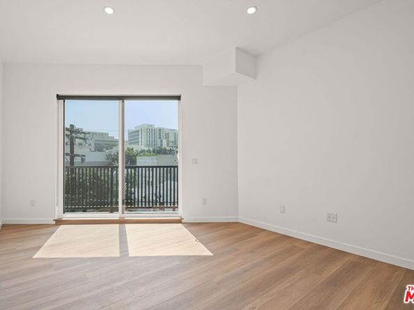 257 S Park View Street, Los Angeles CA 90057