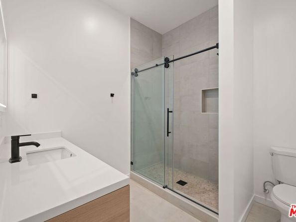 257 S Park View Street, Los Angeles CA 90057