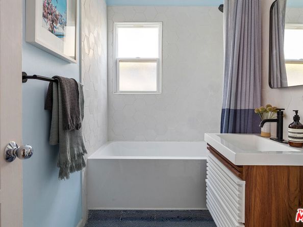 510 Venice Way, Venice CA 90291