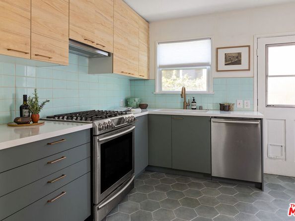 510 Venice Way, Venice CA 90291