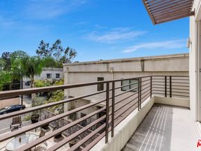 11851 Laurelwood Drive 102, Studio City CA 91604