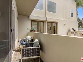 11851 Laurelwood Drive 102, Studio City CA 91604