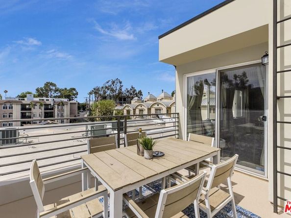 11851 Laurelwood Drive 102, Studio City CA 91604
