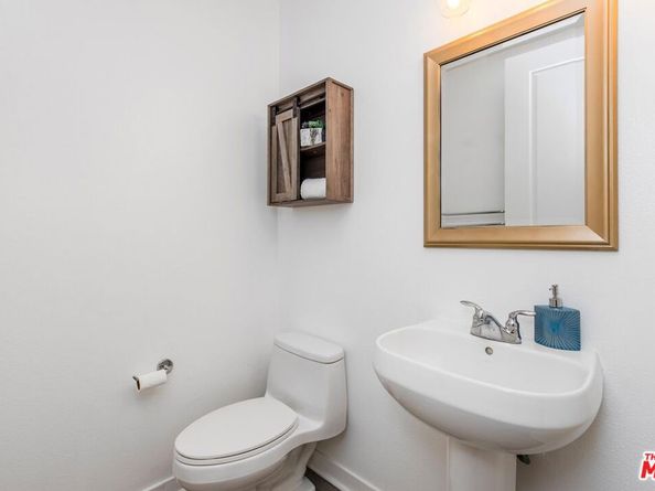 11851 Laurelwood Drive 102, Studio City CA 91604