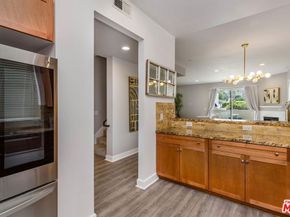 11851 Laurelwood Drive 102, Studio City CA 91604