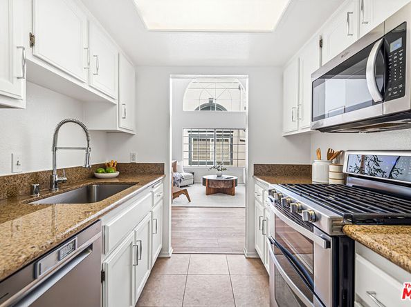 3949 Bentley Avenue 8, Culver City CA 90232