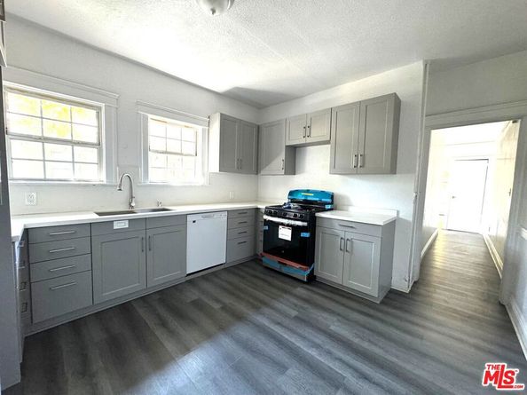 1220 W 25th Street, Los Angeles CA 90007