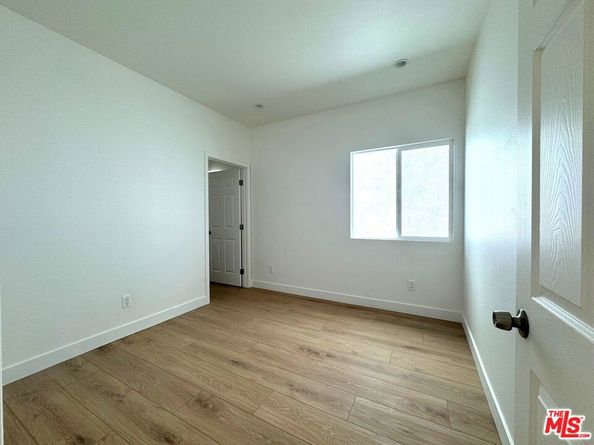 1220 W 25th Street, Los Angeles CA 90007