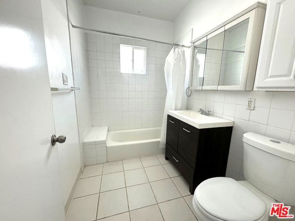 1220 W 25th Street, Los Angeles CA 90007