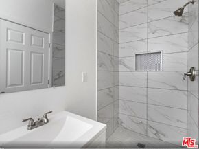 1220 W 25th Street, Los Angeles CA 90007