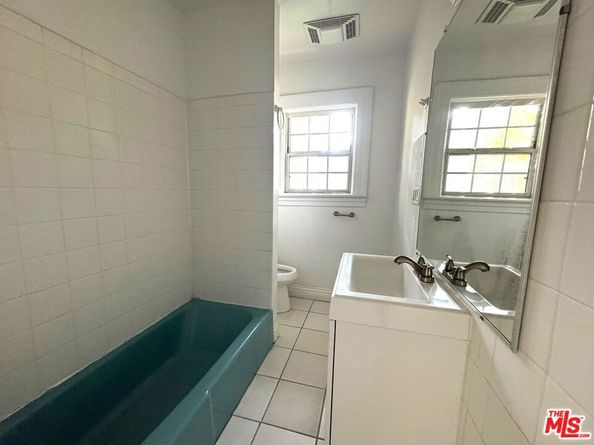 1220 W 25th Street, Los Angeles CA 90007