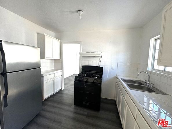 1220 W 25th Street, Los Angeles CA 90007