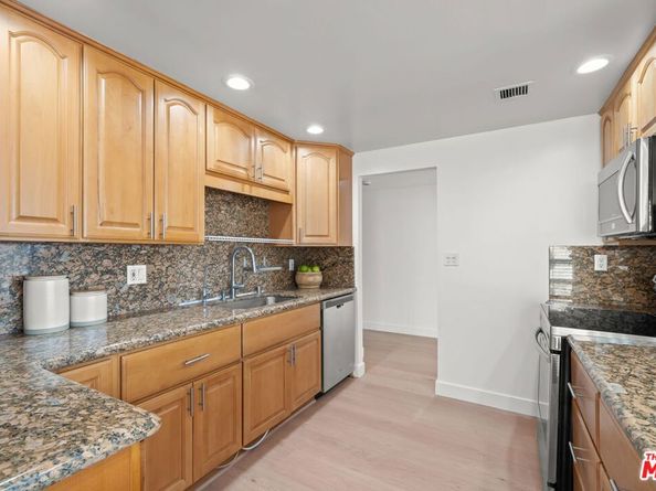 727 S Ardmore Avenue 1002, Los Angeles CA 90005