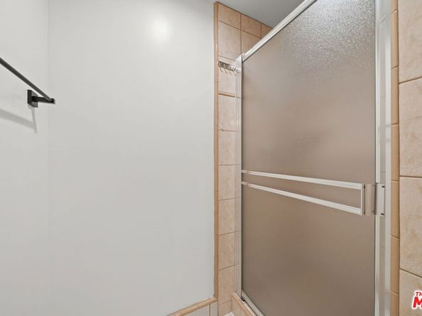 727 S Ardmore Avenue 1002, Los Angeles CA 90005