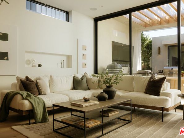 8906 Hubbard Street, Culver City CA 90232