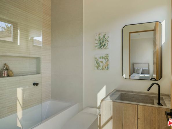 4029 East Boulevard, Los Angeles CA 90066